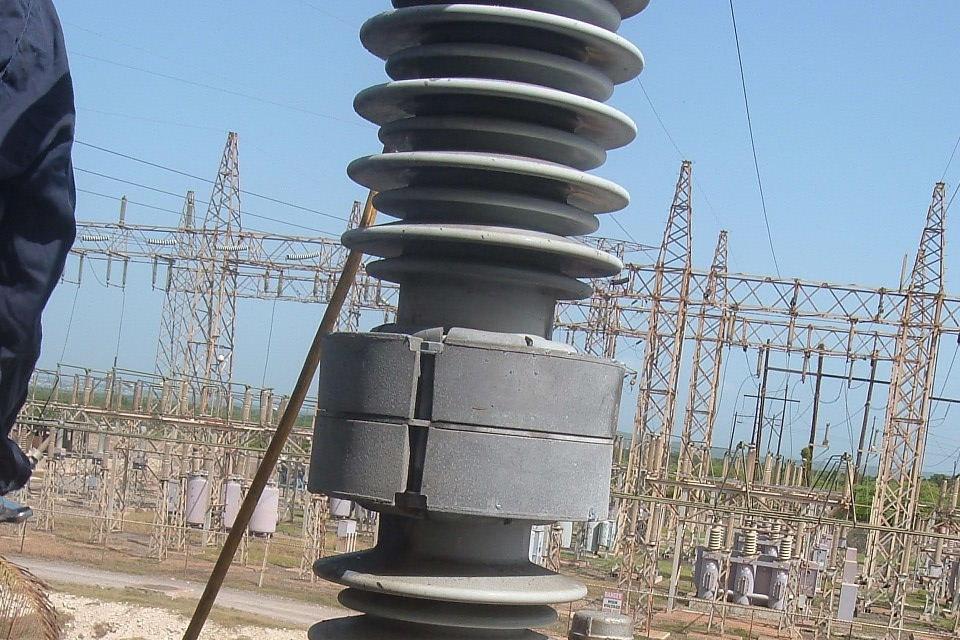 APPENDIX 5 - Pictures of Lightning Arresters and Burnt Conductors at Old Harbour Switchyard Inspection of Old Harbour Unit No.