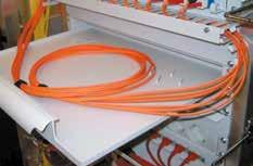 (1) Special attention has been paid to ensuring that all cable management components can be fastened with