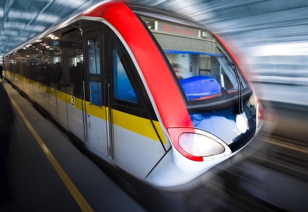 Applications of IoT Connected Rail Operations PASSENGER SECURITY In-station and onboard safety Visibility into key events ROUTE OPTIMIZATION Enhanced Customer Service Increased efficiency Collision