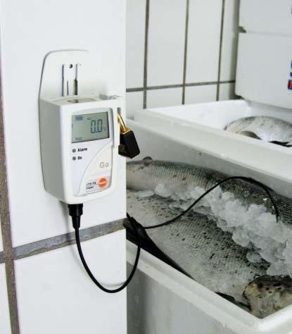 22 Log temperature Simultaneously at two sites testo 175-T2 With an additional external probe socket, the temperature datalogger provides a further temperature measurement option.