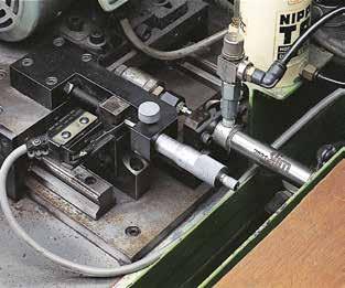 Micrometer Head Selection Guide Variety of Specifications With clamp nut Spindle lock Spherical face type Reverse reading type The table below provides an outline of Mitutoyo micrometer heads for