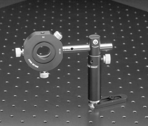 Once aligned, the swivel ball joint can be locked to maintain the alignment of the component. Swivel connectors for both 4- and 8-mm-diameter posts are available.