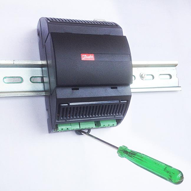 DIN rail mounting / demounting The unit can be mounted onto a 35 mm DIN rail simply by snapping it into place and securing it with a stopper to prevent sliding.