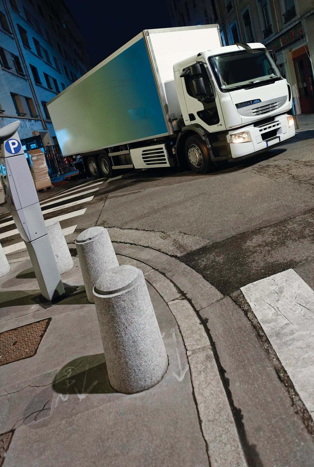 2 3. Monitor Systems Eliminating costly blind spots Vehicle blind spots are a huge contributory factor to collisions in all industries.