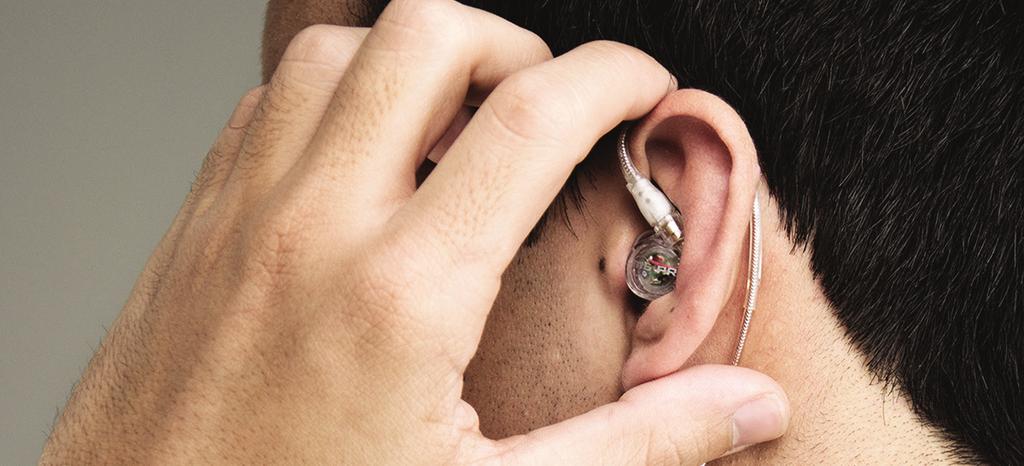 2 Squeeze the memory wire behind your ear until the fit is tight and secure.