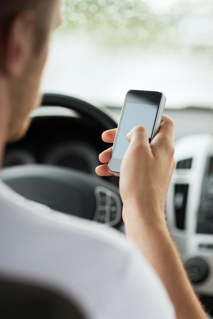 Distracted Driving on Interstate 95 The National Safety Council estimates that as of May 6, 2014 there have already been 354,913+ crashes this year involving drivers using cell phones and texting.
