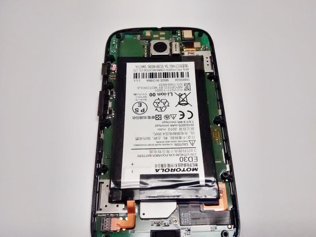 replace the battery in your Moto G.