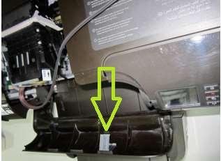 When closing the printer lid, you must make sure that the ink line allows the lid to close