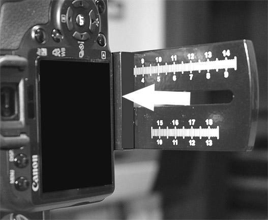There is no difference in the setup procedure however. Most offset tripod holes of cameras are on the left side of the lens - as the picture on the left shows.