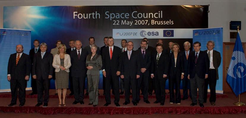 ESA-EU EU cooperation adding a new dimension to European space Framework Agreement between ESA and the European Community in force since 2004 - Creation of the Space Council : 1) providing a mandate