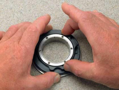 Mounting/Removal Preparing Installation Align Place the rotary encoder flat with the flange side on a clean, even