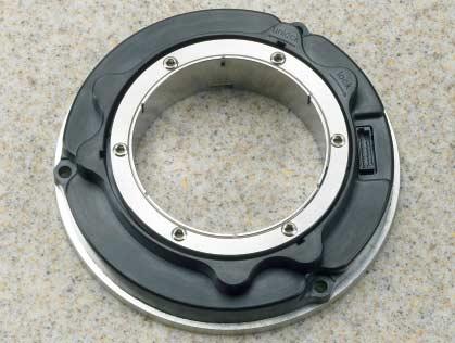 Lock Press the encoder housing (stator) against the supporting surface and tighten the locking ring by turning it