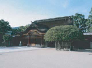 The size of the main shrine and the yard are about 50 m 00 m.