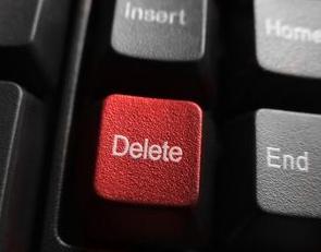 Delete key on keyboard 5 Hint 2: Deleting Multiple Messages at Once: Hold Command