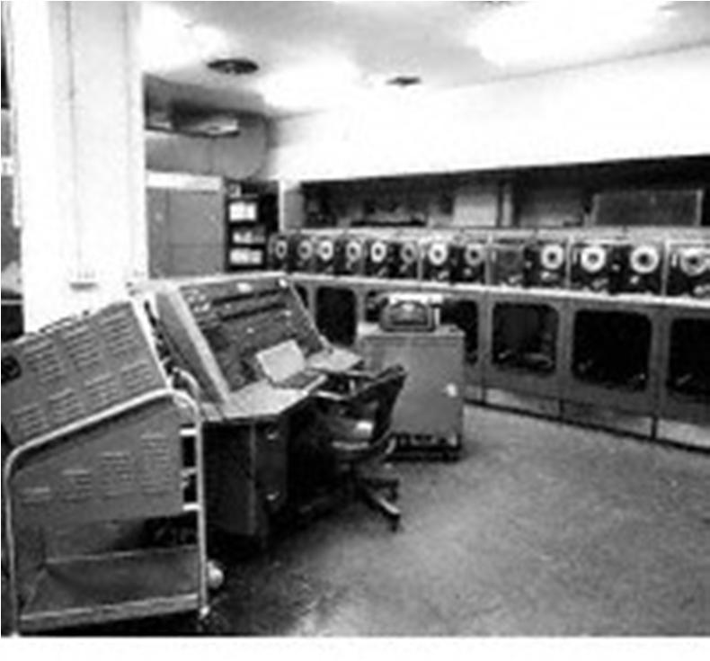 Mainframe Computers (1) From 1960s to 1970s Technology Transistors Input devices Panel switches, paper