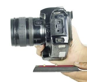 Should you wish to bypass the quick release plate, the camera can be directly