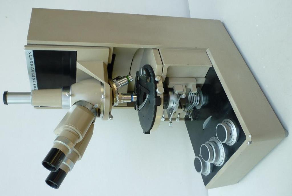 The Vickers Patholux Microscope A brief description and comparison with its related smaller models Peter Guidotti, Houston, USA This instrument was produced by Vickers Instruments Ltd, in the UK,