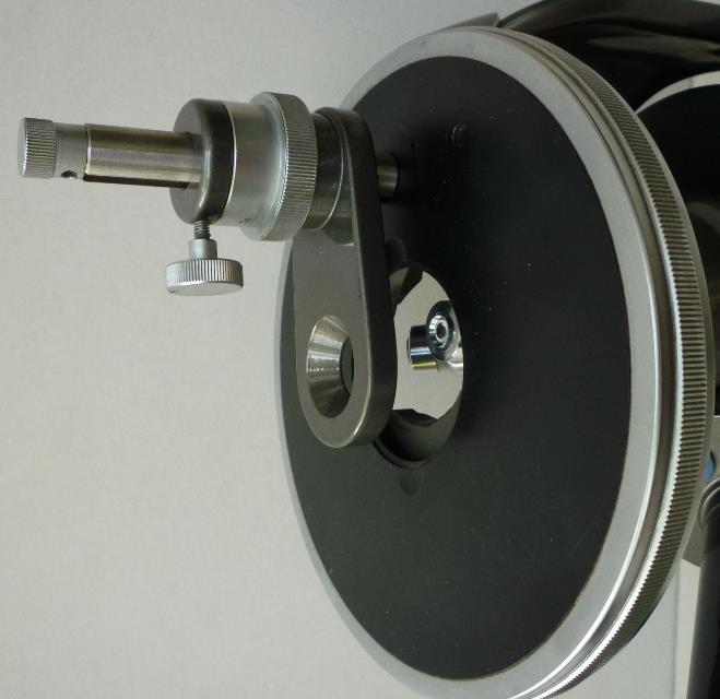 Condenser with iris diaphragm, operated by rotating the unit.