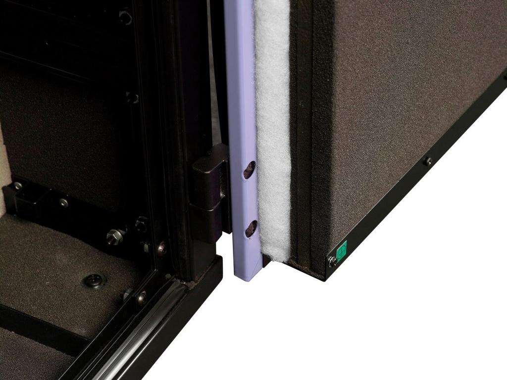 19 soundproof cabinets IP44 floor standing cabinets Retains the sound attenuation and heat dissipation