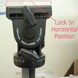 Place the Tripod head in a horizontal position and tighten the locking screw (Loosen screw