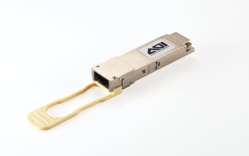 Features Applications 40Gb/s Ethernet 40GBASE SR4 Compliant with QDR/DDR Infiniband data rates Proprietary multi channel links QSFP MPO Type Transceiver 850nm VCSEL Laser 40Gb/s aggregated