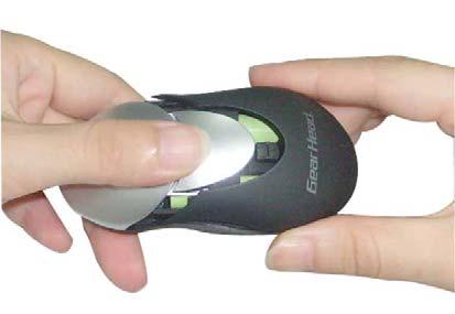 INSTALLING BATTERIES: To properly install batteries into your Mouse, please follow the