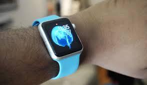 Apple Watch turns on display if arm