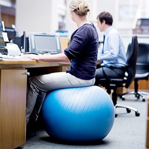 This type of ergonomic chair distributes the weight between the pelvis and the knees, which reduces spinal compression, and therefore reduces the stress and tension in the lower back and leg muscles.
