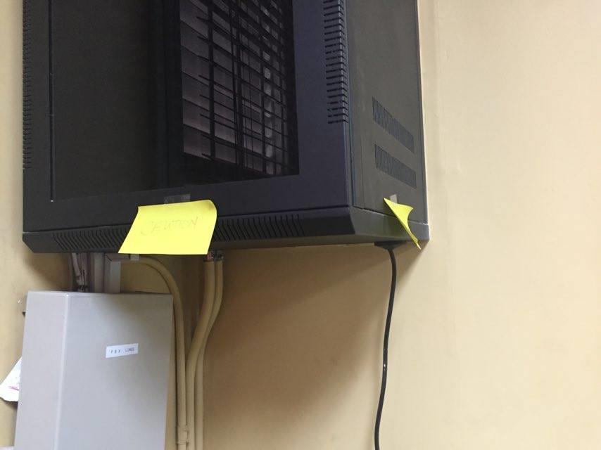 Yellow sticky notes added to the server casing to serve as a warning to persons in
