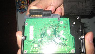 SATA cable to the HDD first. 5.