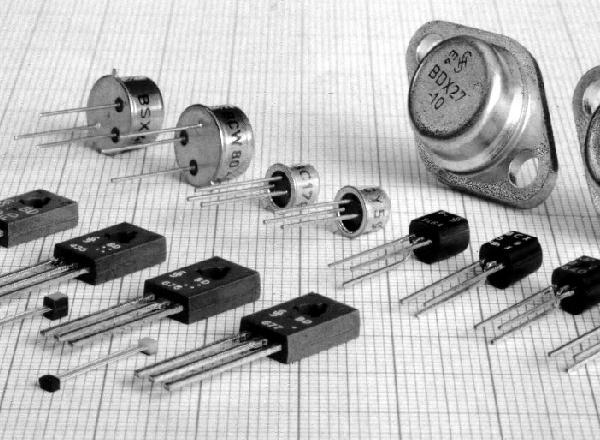 The Second Generation-Transistors (1955-1965) Second generation computers are characterized by the use of discrete transistor logic Use of
