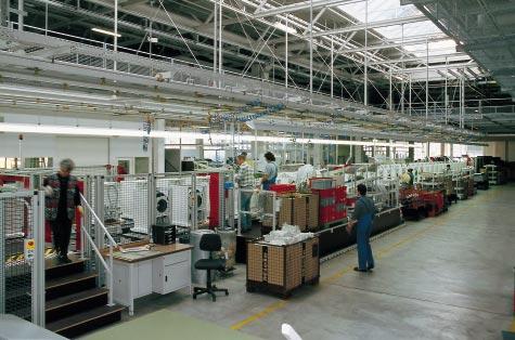 Every individual automation component of the individual production line is linked to the control station via Profibus, similar to a tree structure.