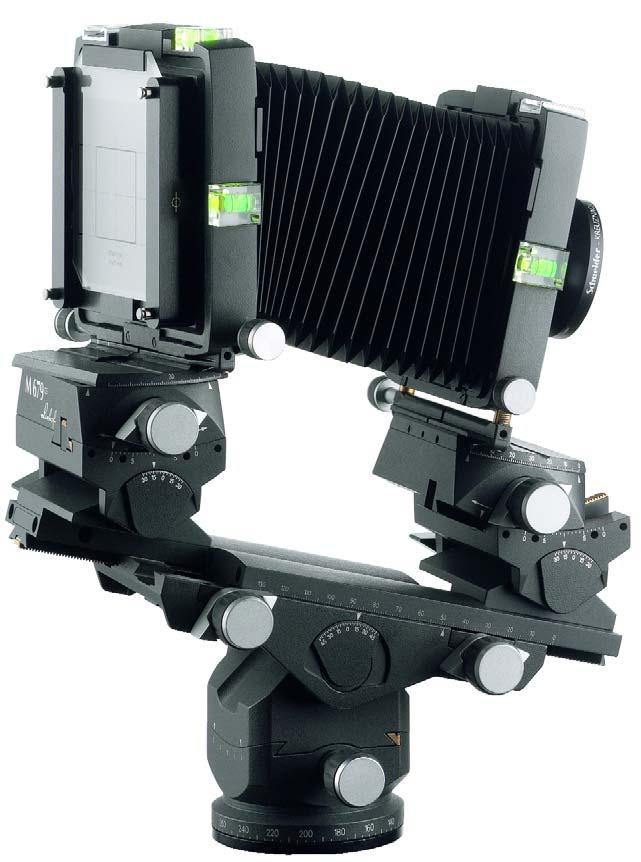 Micro drives for correction of image section. Horizontal tilting at the lens and the rear standard. Micro drives to control the depth-of-field according to Scheimpflug.
