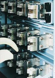 Allows bypass-isolation without load interruption. Bypass switch and transfer switch have identical electrical ratings.