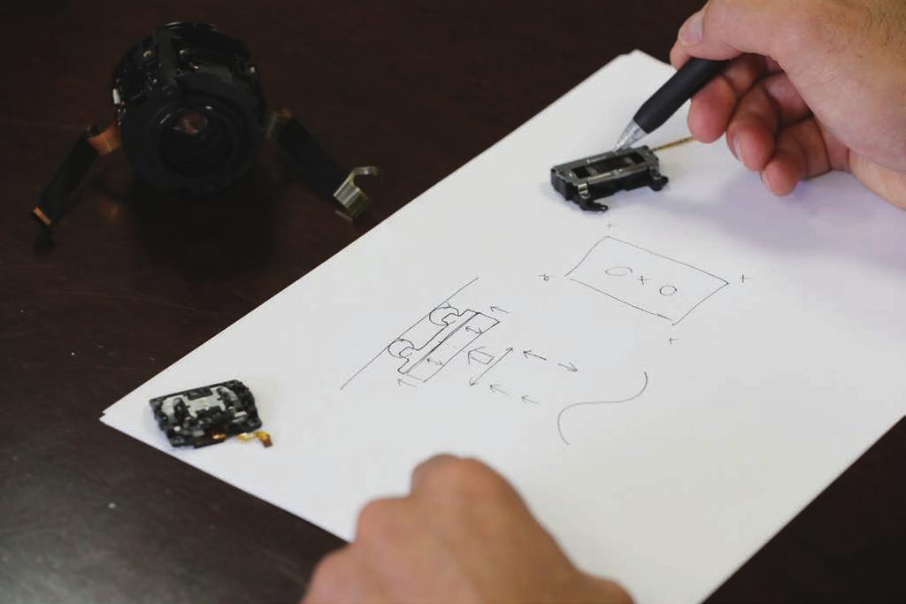 With the RF lenses, it was necessary to start by making the sensor and encoder compatible with the long stroke. Mechanical designers started by designing the focus group's position detection system.