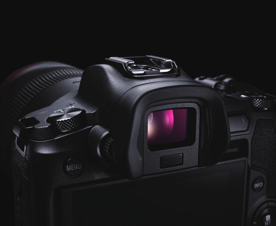 With the EOS R, you can consistently perform everything from shooting preparation, to shooting, playback and checking, while looking through the viewfinder.