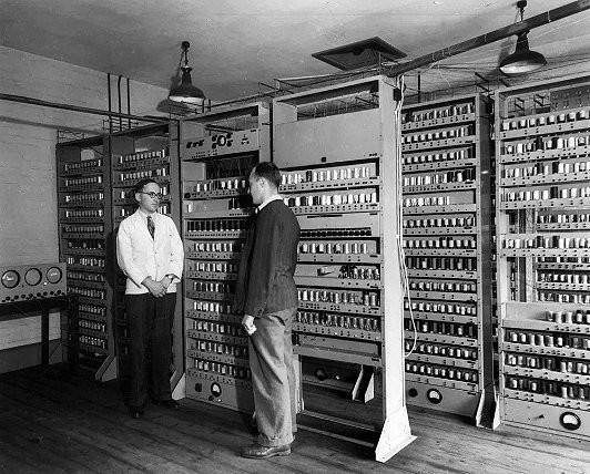 The 1 st Generation Computer Source: http://www.