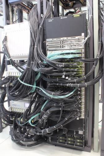Huawei and Spirent Completed Large-Scale TRILL Networking Test for Huawei CE12800 Series Core Switches TRILL-based full mesh and network size test: Huawei CE12816 chassis provides 16 line cards with