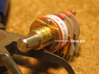 19. Insert the stop pin in rotary switch SW1 at the
