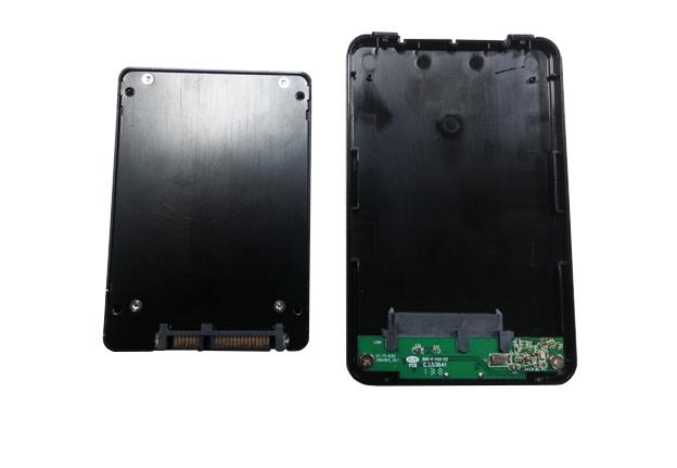 3. Connect your 2.5 SATA SSD/HDD to the SATA connector on the drive tray.