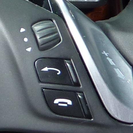 Wait until the head-unit has booted 3. Press and hold steering-wheel button BACK 4. Press and hold steering-wheel button ACCEPT (observe the sequence!) 5. Hold both buttons.