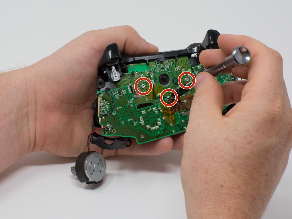 Xbox One Wireless Controller bottom motherboard.