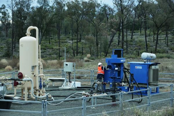 Coal Seam Gas Wellhead Ready-To-Use: At a Wellhead Separator Solar Panel Radio Antenna RTU Enclosure Pump Set
