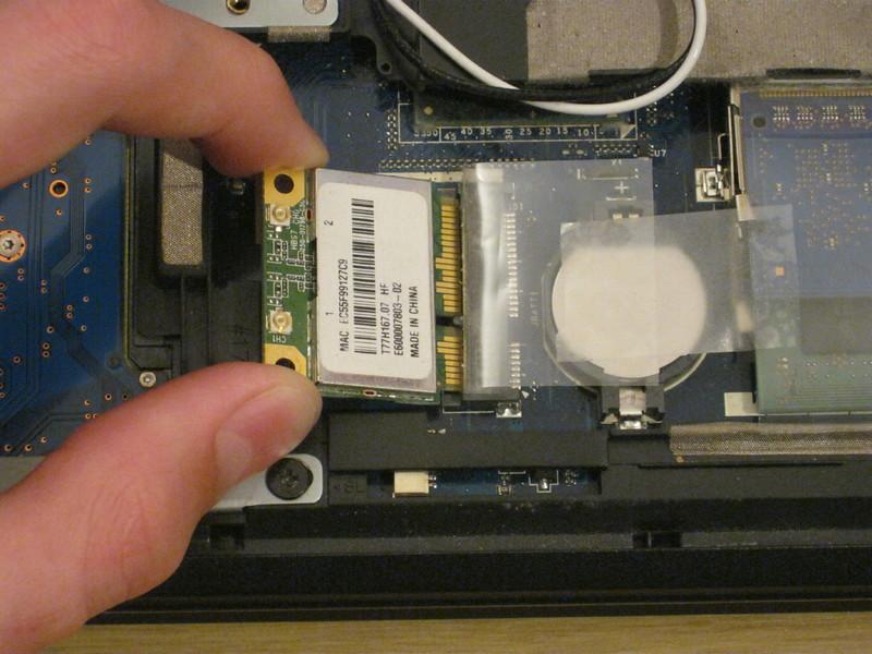 The WLAN card will spring up from the notebook at an angle.