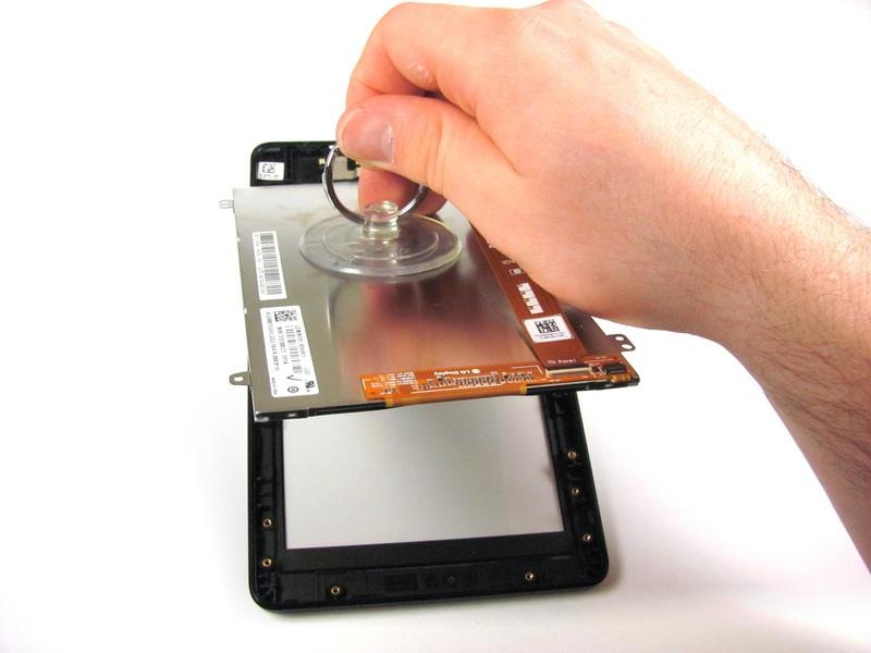 out of the device. Push the suction cup against the screen.