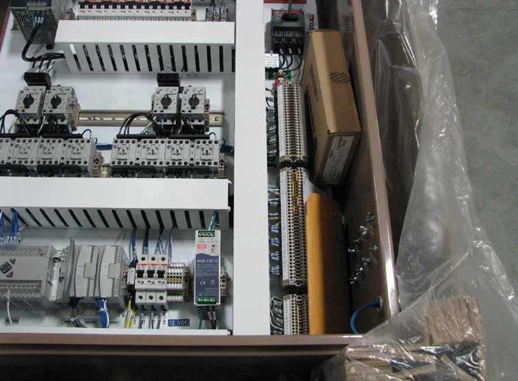 Equipment installation 27 4-Pump Add-on Box - Flash Drive Step