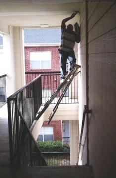 Do not use a self-supporting ladder as a single ladder or in a partially closed position.
