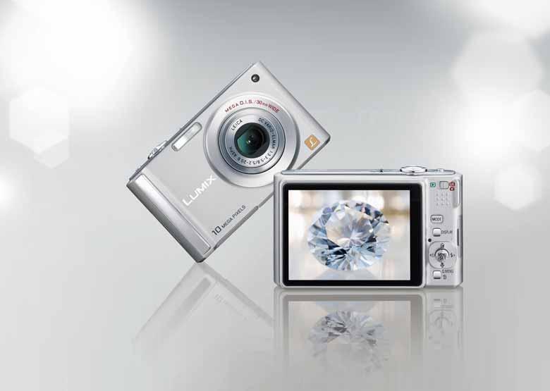 FS20/FS5/FS3 Simple, stylish models with features that make it super-easy to get beautiful shots every time ia Mode for One-Touch Beauty FS20 Color: -S (Silver), -K (Black) 3.0" 0.