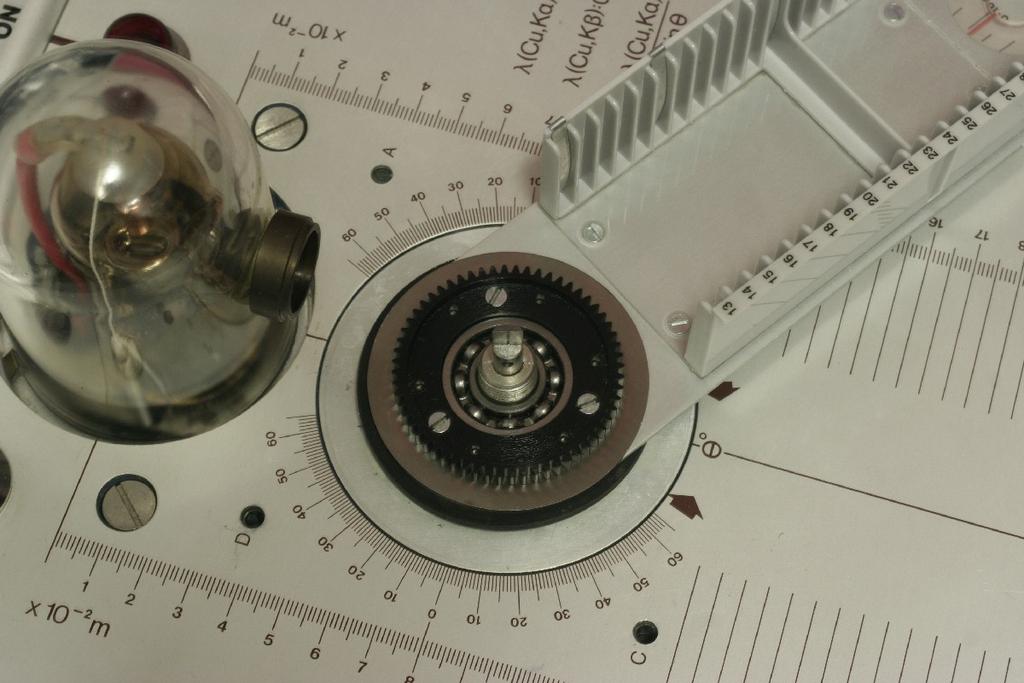 3. Remove the three screws securing the round metal plate on top of the detector arm. Remove the metal plate. 4.