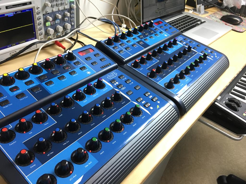 The sampled oscillator analog waveforms are mapped per key using professional high-end and vintage studio equipment for an authentic and modern sound.
